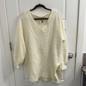Anthropologie Pilcro Cream V-Neck Sweater‎ size Small Fuzzy